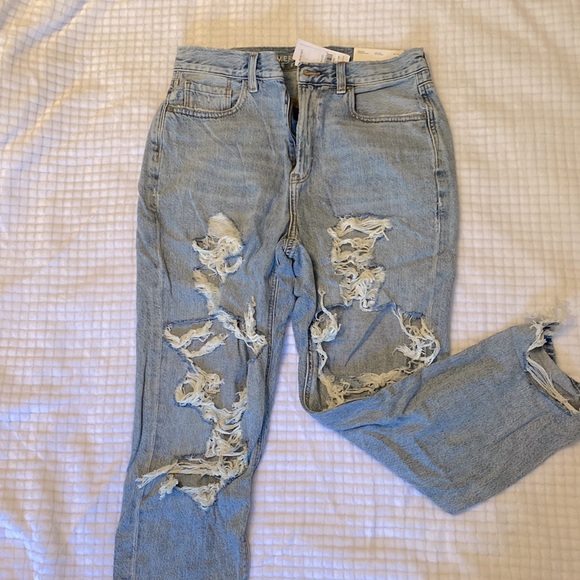 High rise distressed mom-Jean size 8 - Picture 2 of 3